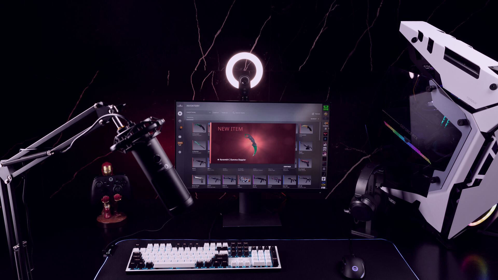 Stanowisko streamingowe LORGAR &mdash; mikrofon na ramieniu, lampa pierścieniowa, klawiatura i monitor